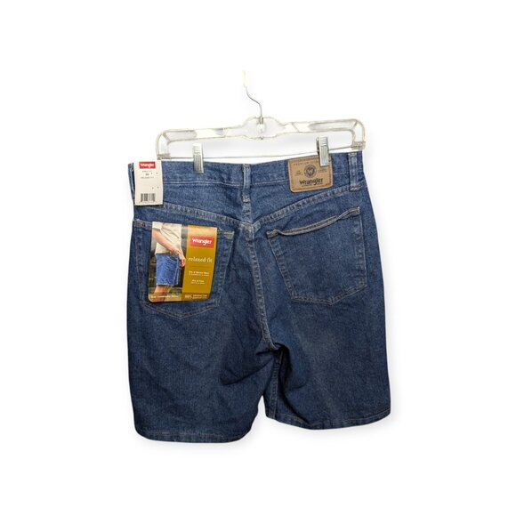 NWT Wrangler Relaxed Fit Men's Shorts Size 32 Sits at Natural Waist Hits Knees - Picture 4 of 16